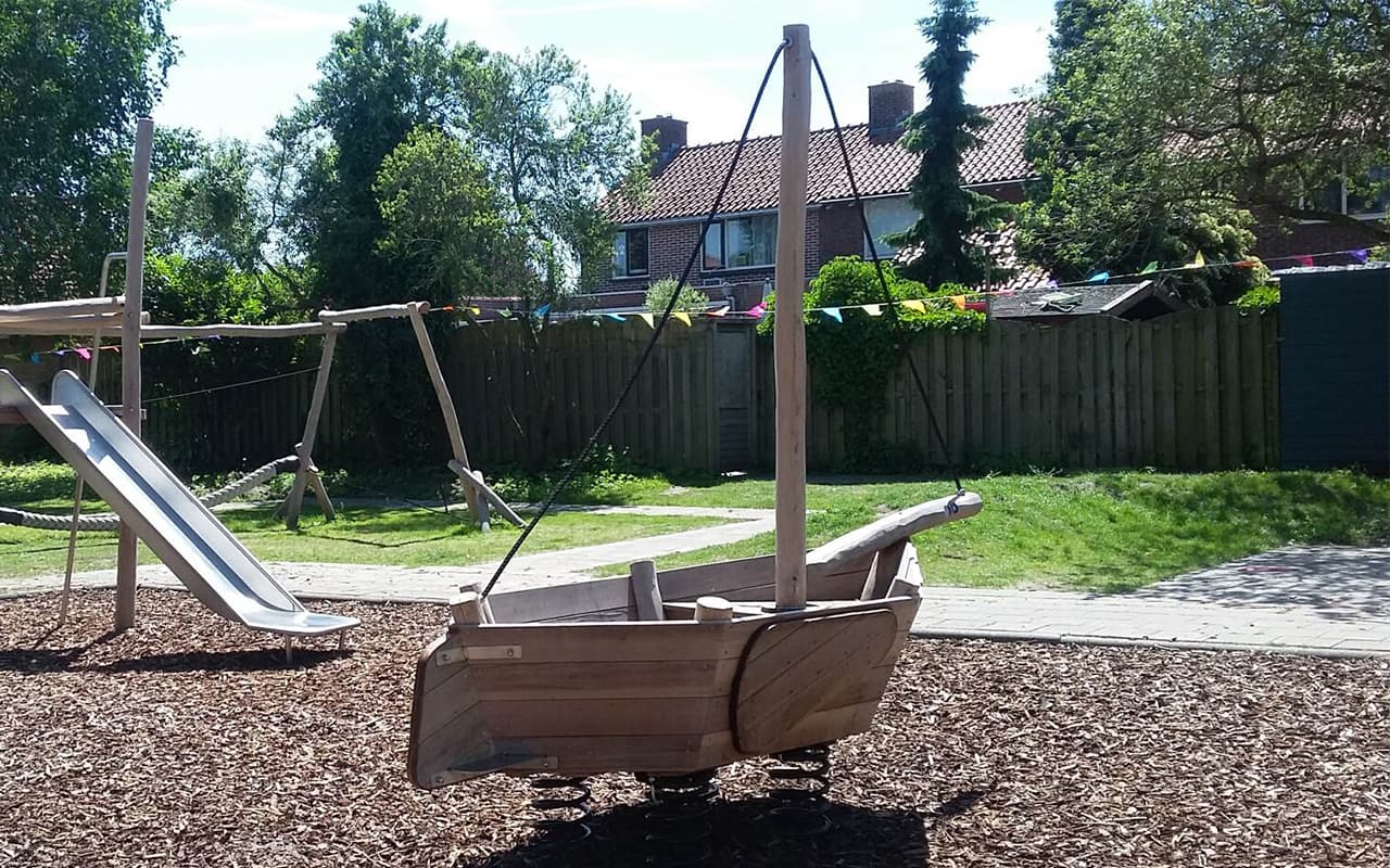BOOT MIT SPRUNGFEDERN - Immagine 3