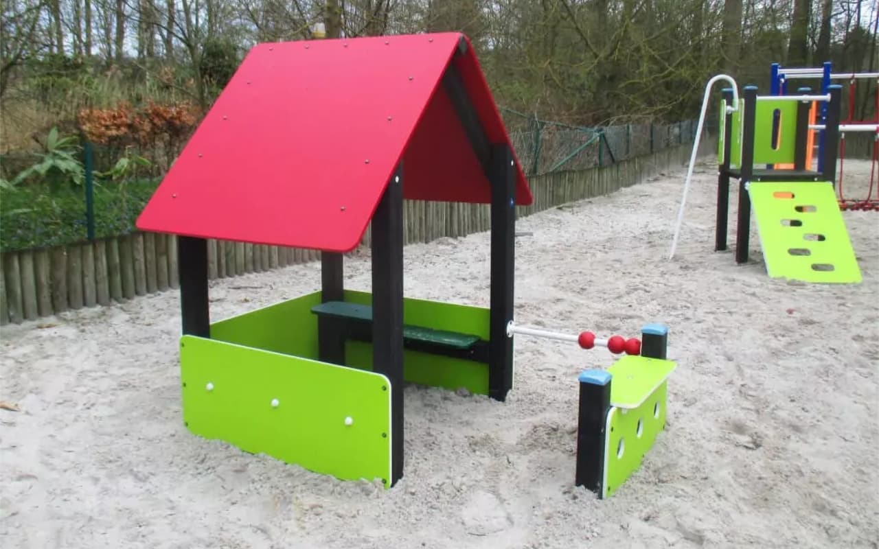 SPIELHAUS MIT TERRASSE - Immagine 8