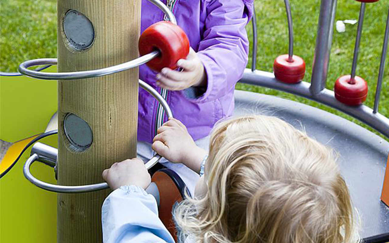 VIOLET - Spiele für Kindergärten im Freien - Spiele für Kindergärten im Freien