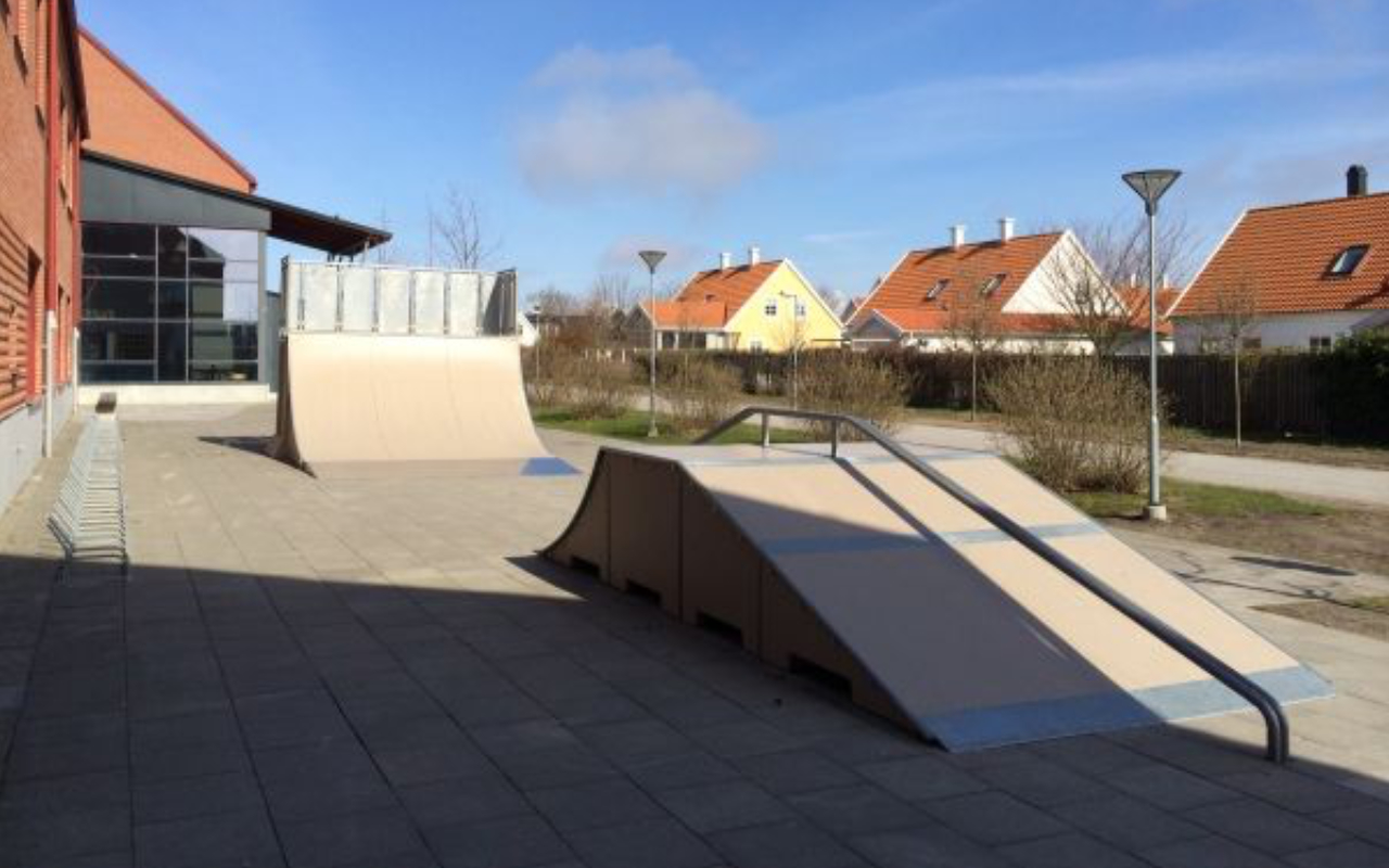 QUARTER PIPE HIGH 1 - Zement Skatepark - Zement Skatepark