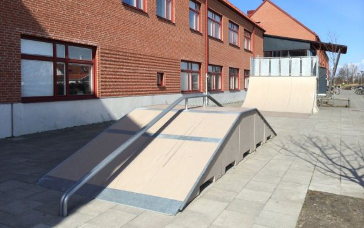 DOUBLE QUARTER PIPE - Zement Skatepark - Zement Skatepark