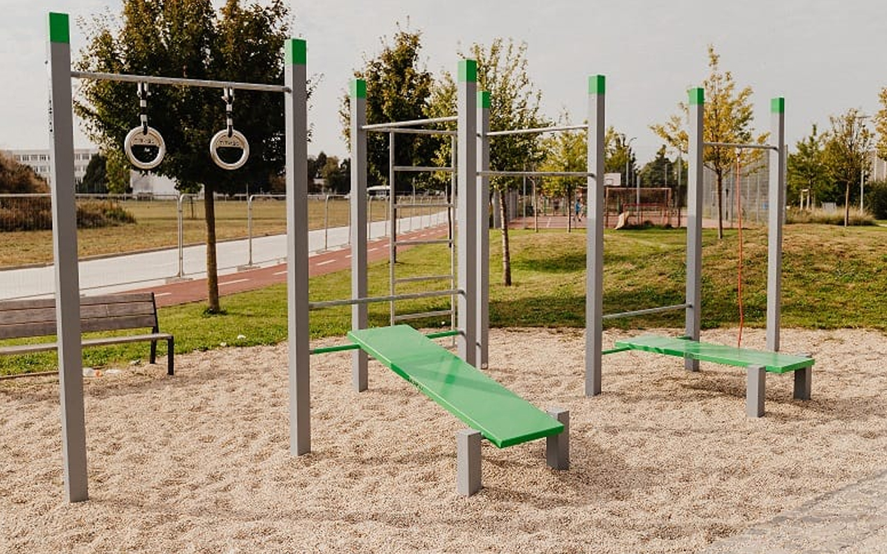 WALL - 3 PULL UP BARS - 2 BENCHES - ROPE E RINGS - Outdoor gym - Outdoor gym